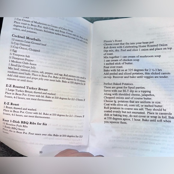 Never used 4 Qt Green Stoneware Covered Bean Pot Casserole Celebrating Home - Picture 11 of 16